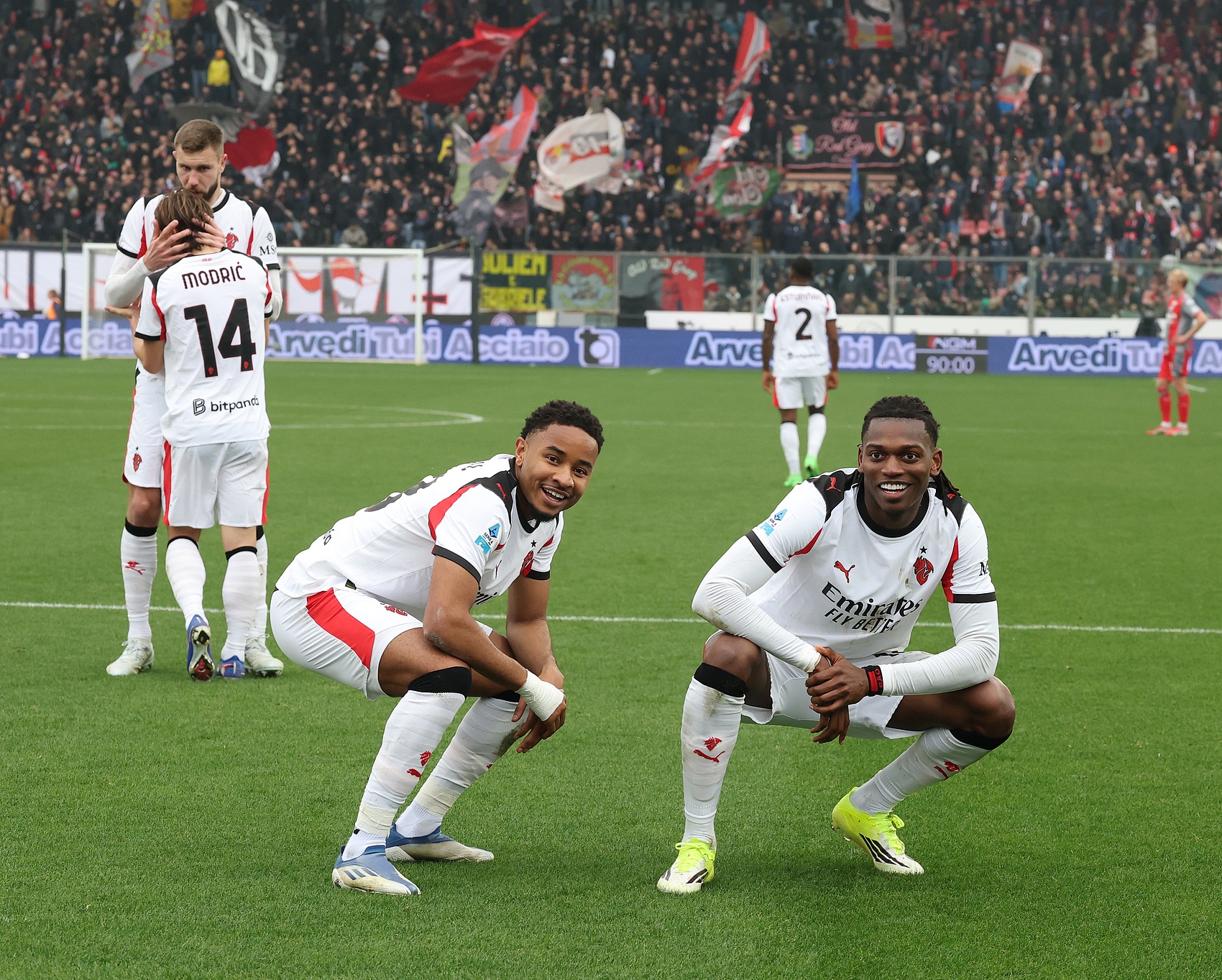 世界杯直播app官方入口-米体：莱奥续约谈判已开启，但英超和沙特的转会威胁仍存在